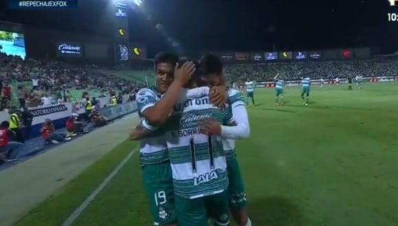 Gol de Fernando Gorriarán para el 1-0 del Santos Laguna vs. Querétaro por la Liga MX 2021 (Foto: FOX Sports 2)