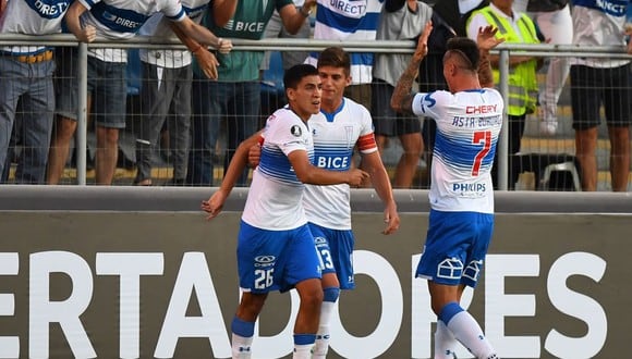 Con gol de Luciano Aued a los 86′, Universidad Católica venció 1-0 a Cobresal en El Cobre. (AFP)
