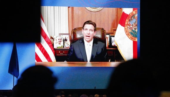 La ley antiinmigrante del gobernador de Florida, Ron DeSantis, puede afectar la economía de Florida (Foto: AFP).