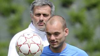 Sneijder mostró el lado permisivo de Mourinho: “Estoy seguro que sabía que bebíamos y fumábamos”