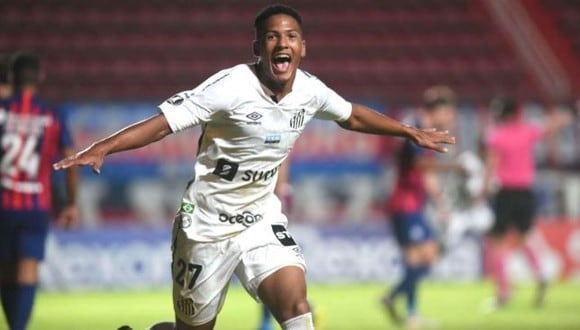 Angelo Gabriel es uno de los futbolistas más prometedores del Santos FC de Brasil. (Foto: AP)