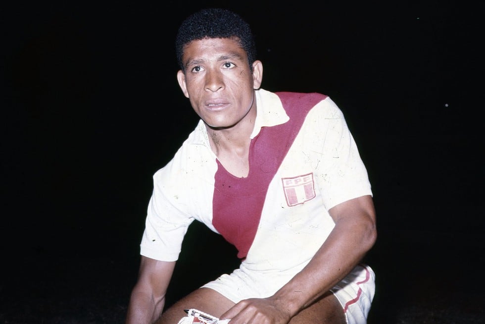 Héctor Chumpitaz nació en Cañete, el 12 de abril de 1941. Y su debut profesional fue con Deportivo Municipal en 1964: se quedó en la 'Academia' hasta 1965. (GEC Archivo Histórico)
