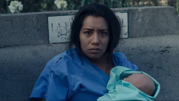 The moment when Yeni is abandoned with a baby in her arms in "surrogate mother" (Photo: Netflix)
