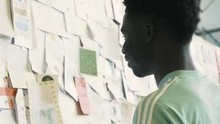 Tras recibir insultos racistas en la Euro: Arsenal realizó emotiva bienvenida a Saka