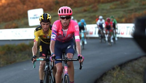 El británico Hugh Carthy durante el ascenso al Moncalvillo, en la octava etapa de la Vuelta. (Foto: EFE)