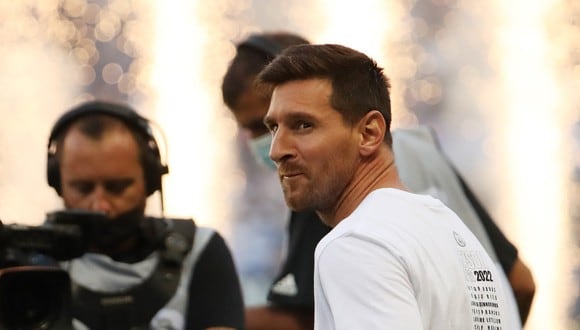 Lionel Messi fue presentado el sábado ante la afición del PSG en el Parque de los Príncipes. (Foto: Reuters)