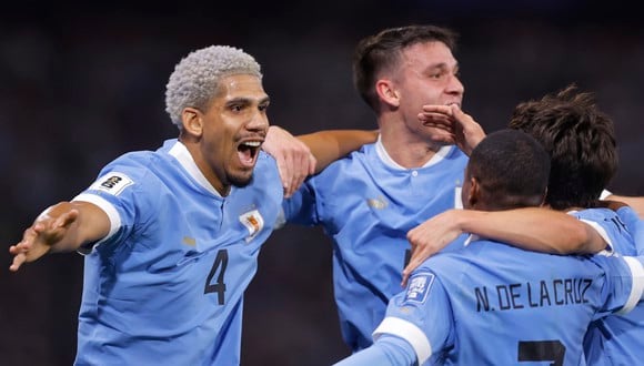 Ronald Araújo (left) of Uruguay celebrates his goal today in a South American qualifier match for the 2026 World Cup between Argentina and Uruguay at La Bombonera stadium in Buenos Aires, Argentina. | Photo by Juan Ignacio Roncoroni / EFE