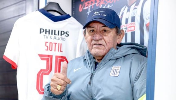 Hugo Sotil: “Lapadula me hace recordar a ‘Perico’ León, es un ‘Tanque’, fuerte para jugar” (Foto: Alianza Lima)
