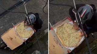 Video viral: Sorprenden a repartidor reordenando una pizza luego de comer una tajada