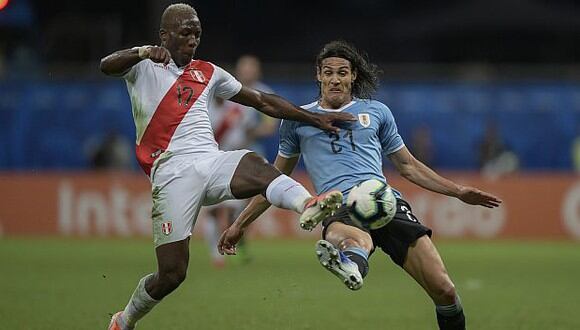 Luis Advíncula convirtió en gol el cuarto penal de Perú ante Uruguay. (Foto: AFP)