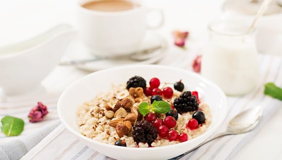 Un desayuno para adelgazar debe ser equilibrado en carga calórica, nutritivo y muy saciante. (Foto: Freepik).