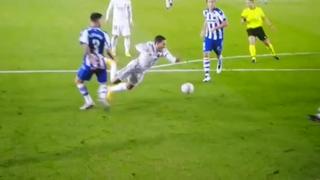 ¡Un problema de nunca acabar! Hazard se fue lesionado en el duelo entre Real Madrid vs. Alavés [VIDEO]