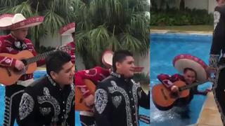 Mariachi se da un “piscinazo” en plena serenata y desata carcajadas a montones en Internet