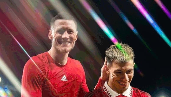 “Buen día bobo”: el peculiar saludo de Lisandro a Weghorst: (Manchester United)