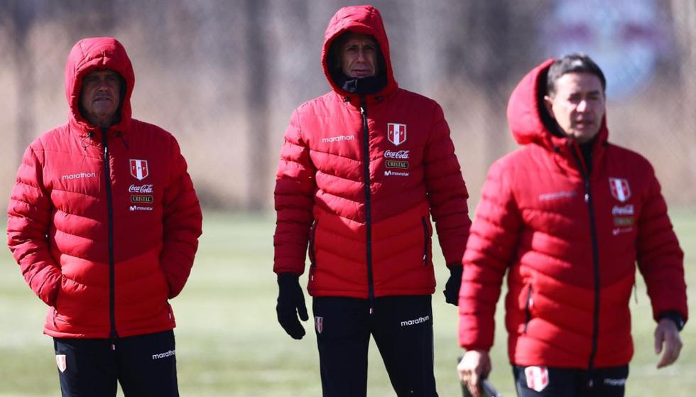 Así fue el último día de entrenamientos de la Selección Peruana en New Jersey. Ricardo Gareca tuvo que resguardarse del intenso frío como pudo. (Foto: Daniel Apuy)