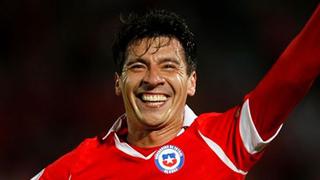 “Es un lugar hostil y es difícil dormir”: exdefensor de Chile recordó partido en Lima