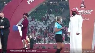 El viral más polémico: jeque le negó el saludo a una árbitra en la premiación del Mundial de Clubes [VIDEO] 