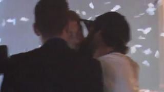 Se fueron de boca: Ramos e Isco tuvieron accidental beso en pleno festejo por la Liga [VIDEO]