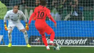 Mal pateado: penal para el PSG y Neymar estrella el balón en el palo contra Saint-Etienne [VIDEO]