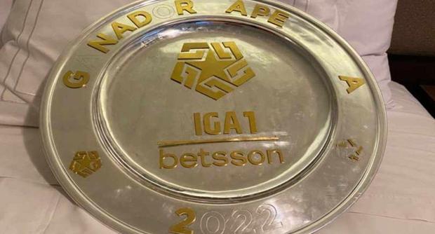 Melgar recibió trofeo que se desarmo por parte de la Liga 1. (Foto: Instagram)