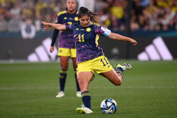 Catalina Usme es la goleadora de la selección Colombia con 52 tantos en 70 partidos, superando lo hecho por Radamel Falcao, que marcó 36 goles en 105 duelos. Además, es la máxima goleadora del América de Cali, con 66 anotaciones en Liga. (Foto: FRANCK FIFE / AFP)