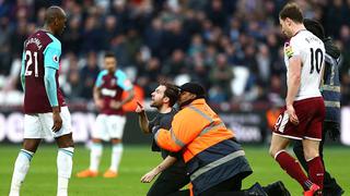 A ver si aprenden: el implacable castigo de West Ham a hinchas que invadieron el campo