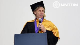 Entre lluvia de aplausos: Ricardo Gareca recibió el Honoris Causa por Universidad de Amazonas [FOTOS]