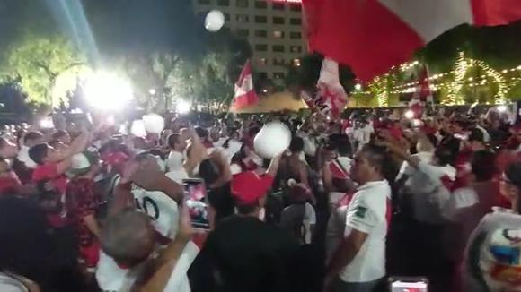 Banderazo a pocas horas del Perú vs. México en Los Ángeles. (Video: César Vivar / Depor)