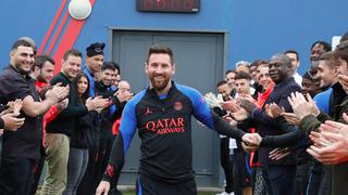 El PSG a sus pies: Messi fue recibido con un pasillo y se llevó un inesperado regalo