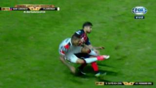 Por detrás y sin balón: la dura entrada de Paulo Díaz contra Guerrero que preocupó al Flamengo [VIDEO]