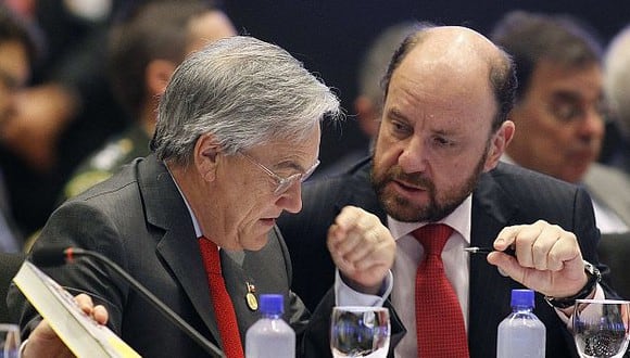 El canciller chileno Alfredo Moreno junto al presidente Sebastián Piñera. (Reuters)