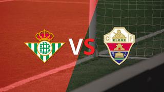 Betis y Elche se mantienen sin goles al finalizar el primer tiempo