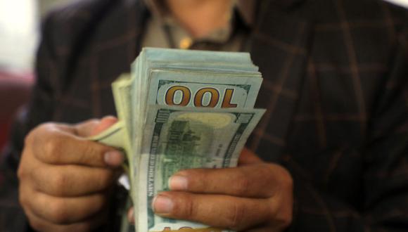 El dólar se negociaba a 21,8 pesos en México este lunes. (Foto: AFP)