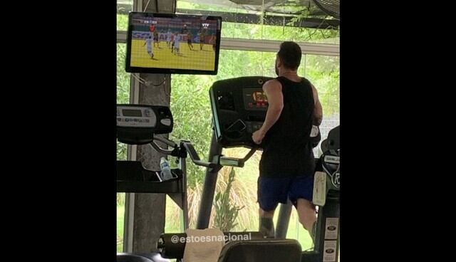 Los mejores memes de Lionel Messi entrenando viéndose a sí mismo.