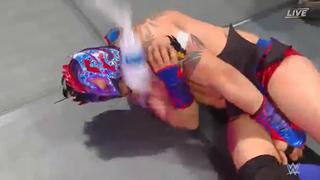 ¡Así no se juega! Kalisto fue agredido por fanático en plena transmisión en vivo de la WWE [VIDEO]