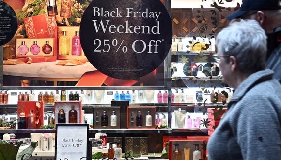 Las compras navideñas de diciembre se inauguran con el comienzo del Black Friday  (Foto: AFP)