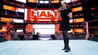 Otro hecho histórico: Stephanie McMahon anunció que habrá un Elimination Chamber femenino
