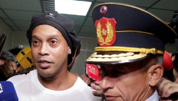 Ordenan prisión preventiva a Ronaldinho, que regresa a cárcel de Asunción. (Foto: Twitter)