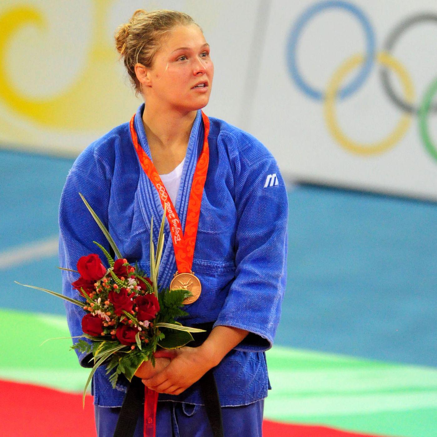 Al vencer a la alemana Annett Boehm, Ronda Rousey se convirtió en la primera estadounidense en ganar una medalla olímpica en judo femenino. (USA Today)