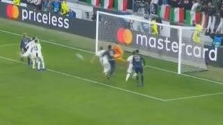 ¡Para el otro lado! Gol en contra in extremis de Alex Sandro en el Juventus vs. Man. United [VIDEO]
