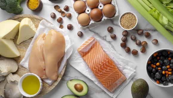 La dieta hiperproteica consiste en una alimentación basada en una elevada ingesta de proteínas, reduciendo además el aporte de carbohidratos y grasas al organismo. (Foto: Freepik).