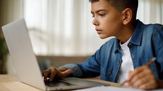 Cómo elegir la laptop ideal para el regreso a clases escolares