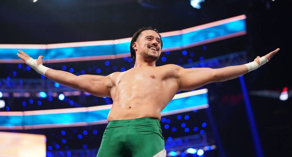 WWE así quedó la frente de Angel Garza tras recibir un 'Claymore’ de