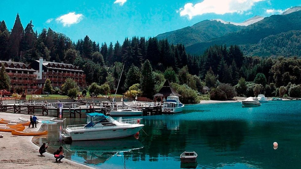 Es conocida por sus edificios de madera de estilo alpino. (Foto: El territorio)