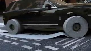 Insólito: auto reemplazó sus llantas con rollos de papel higiénico e imágenes son viral [VIDEO]