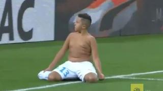 Niño que daría el 'play de honor' en partido de Ligue 1 hizo algo que pocos se atreverían [VIDEO]