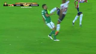 Directo al pecho: la terrible patada de Gutierrez a Bruno Henrique en el Junior vs. Palmeiras