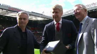 Insólito: la sorprevisa reacción de Mourinho en el homenaje a Wenger en Old Trafford [VIDEO]