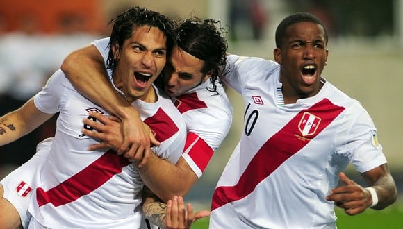 Así le fue a la Selección Peruana con dos puntas en el campo. (Foto: AFP PHOTO/Ernesto Benavides)