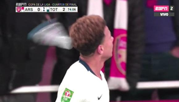 Dele Alli recibió un botellazo y respondió a los hinchas. (Captura y video: ESPN)